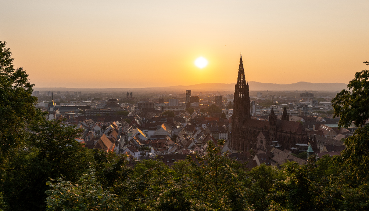 More efficient cities, technological progress and innovation – that is what smart cities are about. Freiburg wants to become a smart city too, and in doing so to be more digitalised and innovative