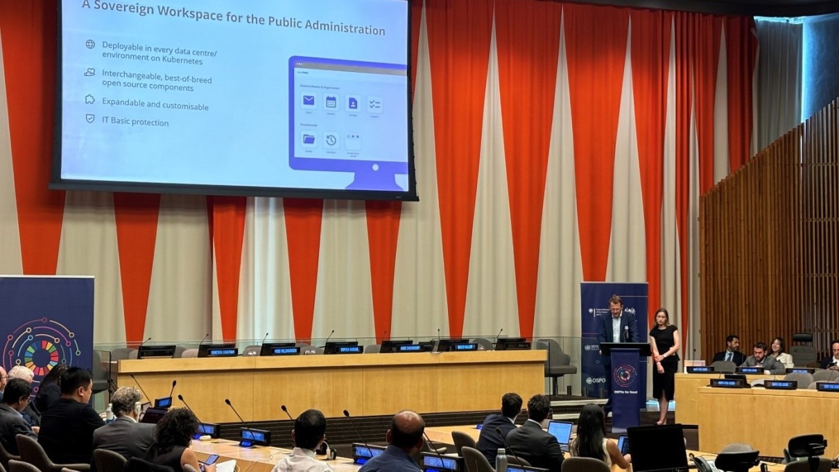 ZenDiS presentation at the UN conference, audience in the foreground, a presentation in the background 