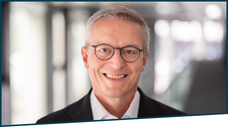 Portraitfoto von Dr. Karsten Wildberger, Bundesminister für Digitales und Staatsmodernisierung | Bildquelle: Sebastian Woithe | BMDS Portraitfoto von Dr. Karsten Wildberger, Bundesminister für Digitales und Staatsmodernisierung | Bildquelle: Sebastian Woithe | BMDS